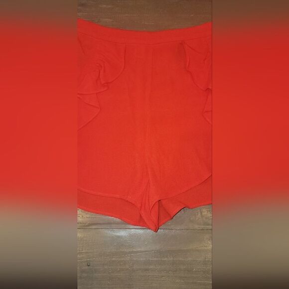 NWOT H&M Red Flutter Ruffle Shorts 10 - Picture 5 of 13